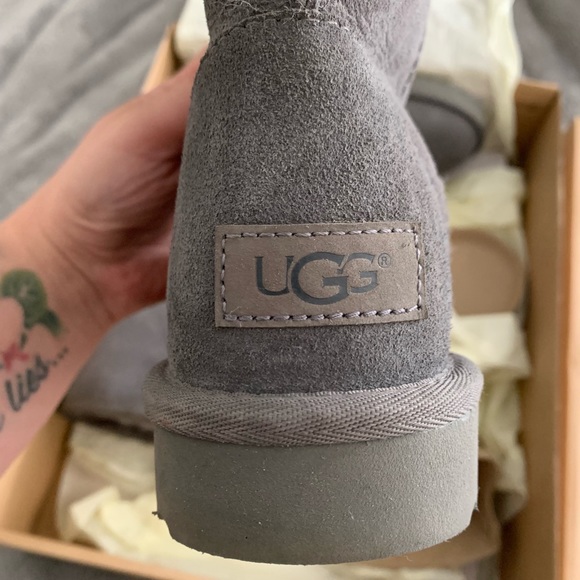 Gray uggs - Picture 3 of 4